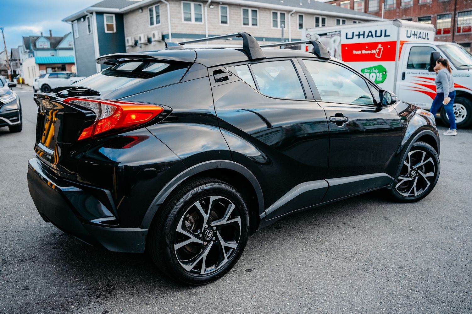 2022 Toyota C-HR XLE photo 3