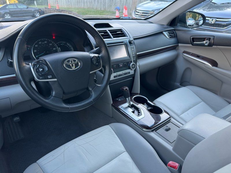 2012 Toyota Camry XLE photo 10