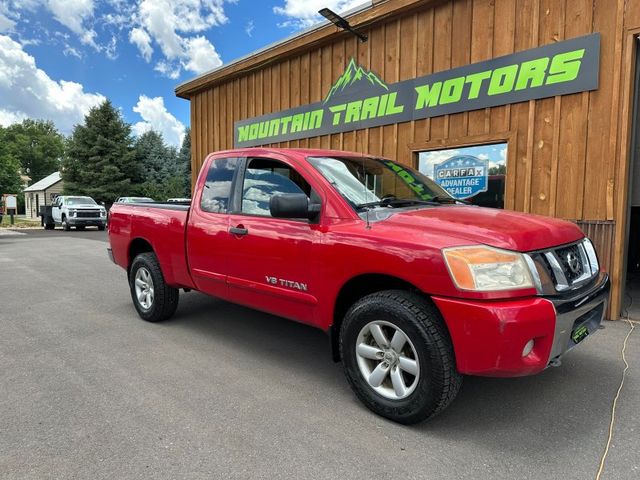 2011 Nissan Titan Pickup Truck Four-Wheel Drive 5-Speed Automatic