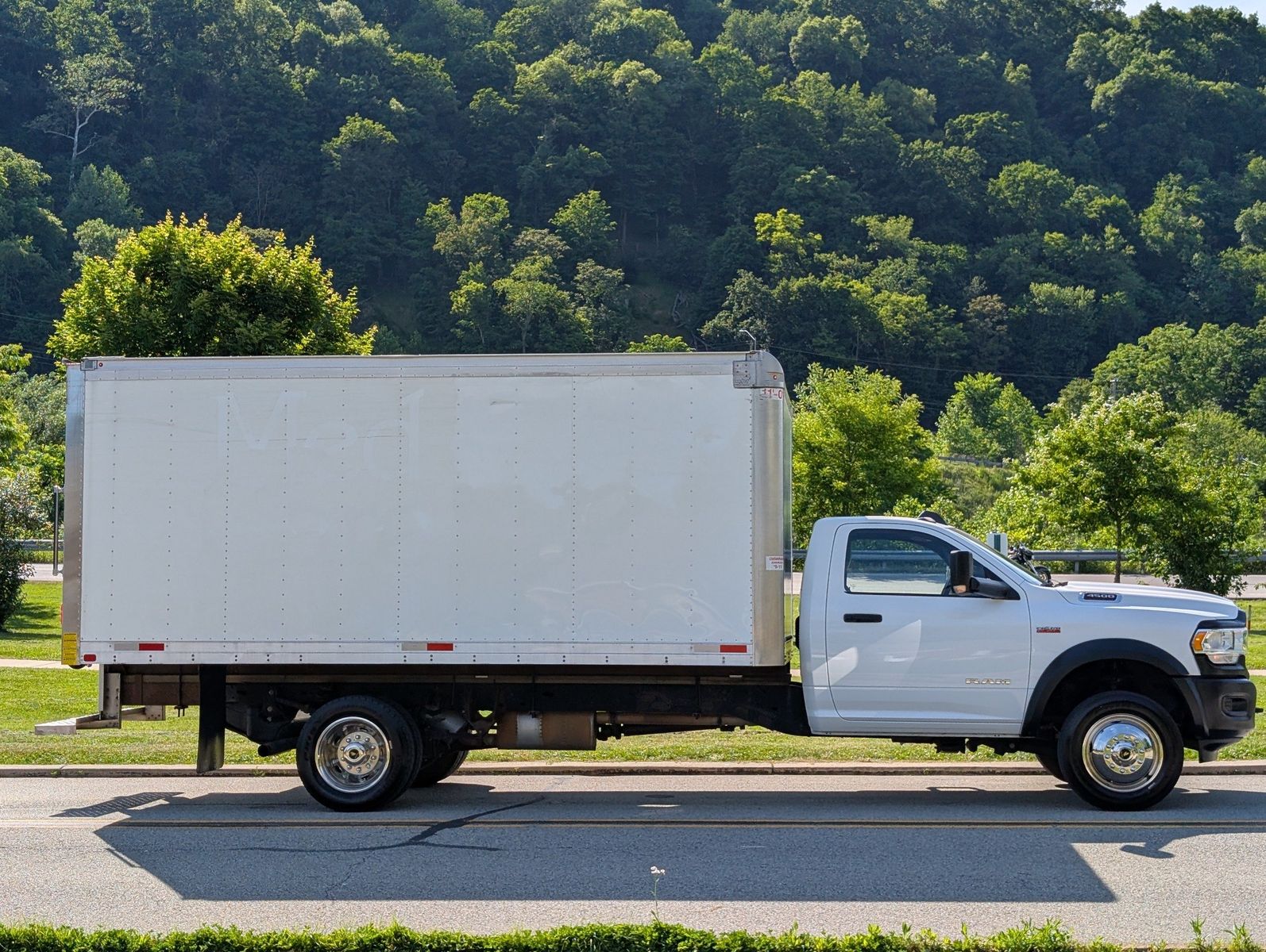 2022 Ram 4500 16' Box Truck 5