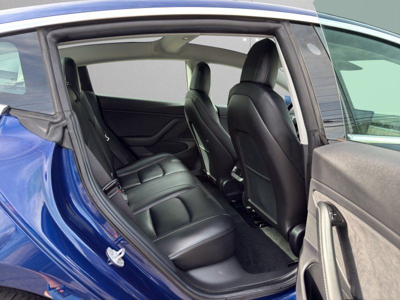 2019 Tesla Model 3 Long Range photo 11