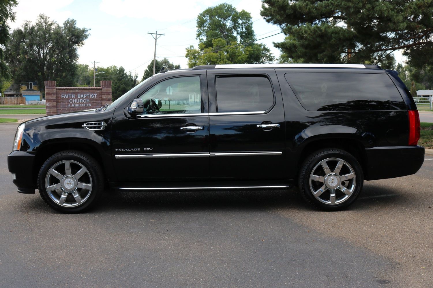 2010 Cadillac Escalade ESV Luxury | Victory Motors of Colorado