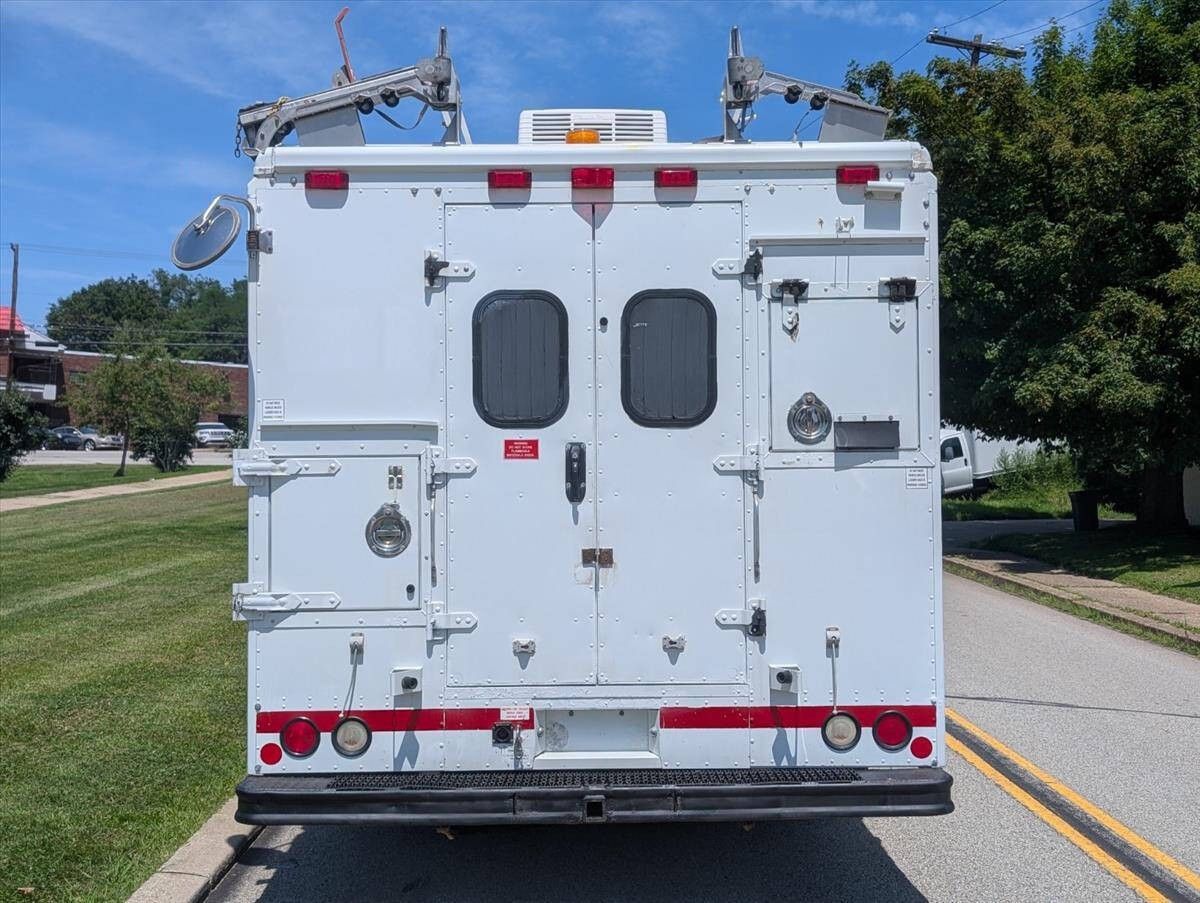 2008 Chevrolet Express Cutaway 7