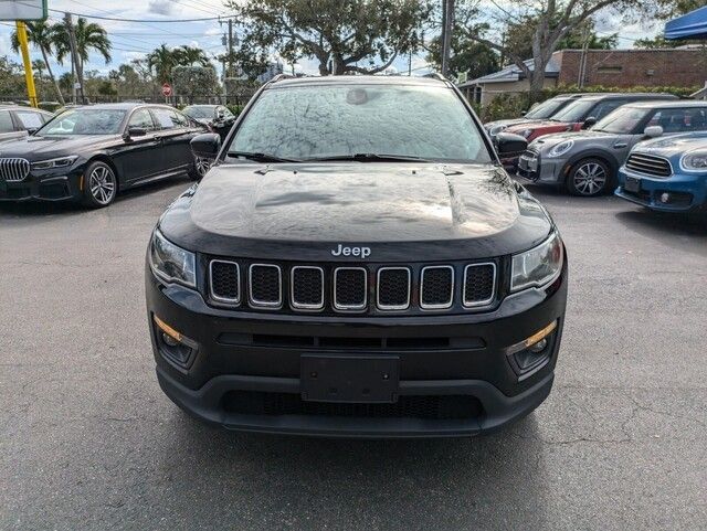 2018 Jeep Compass Latitude photo 2