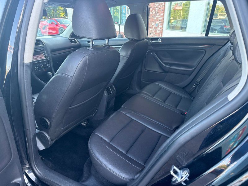 2012 Volkswagen Jetta SportWagen 2.5L SE photo 14