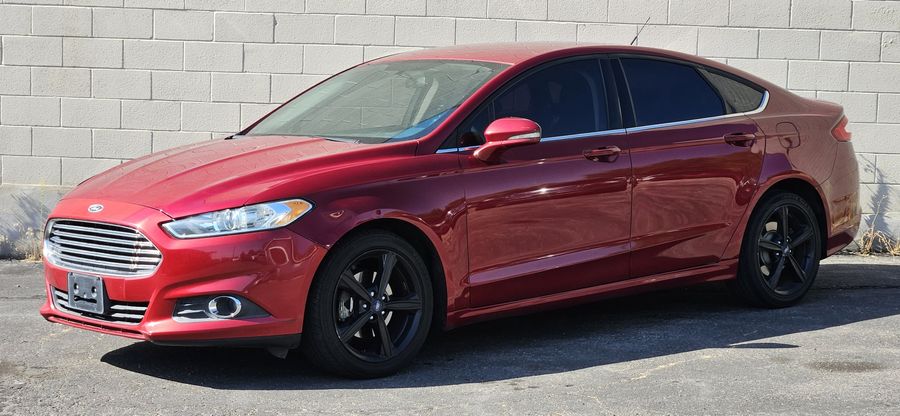 2016 Ford Fusion SE FWD photo