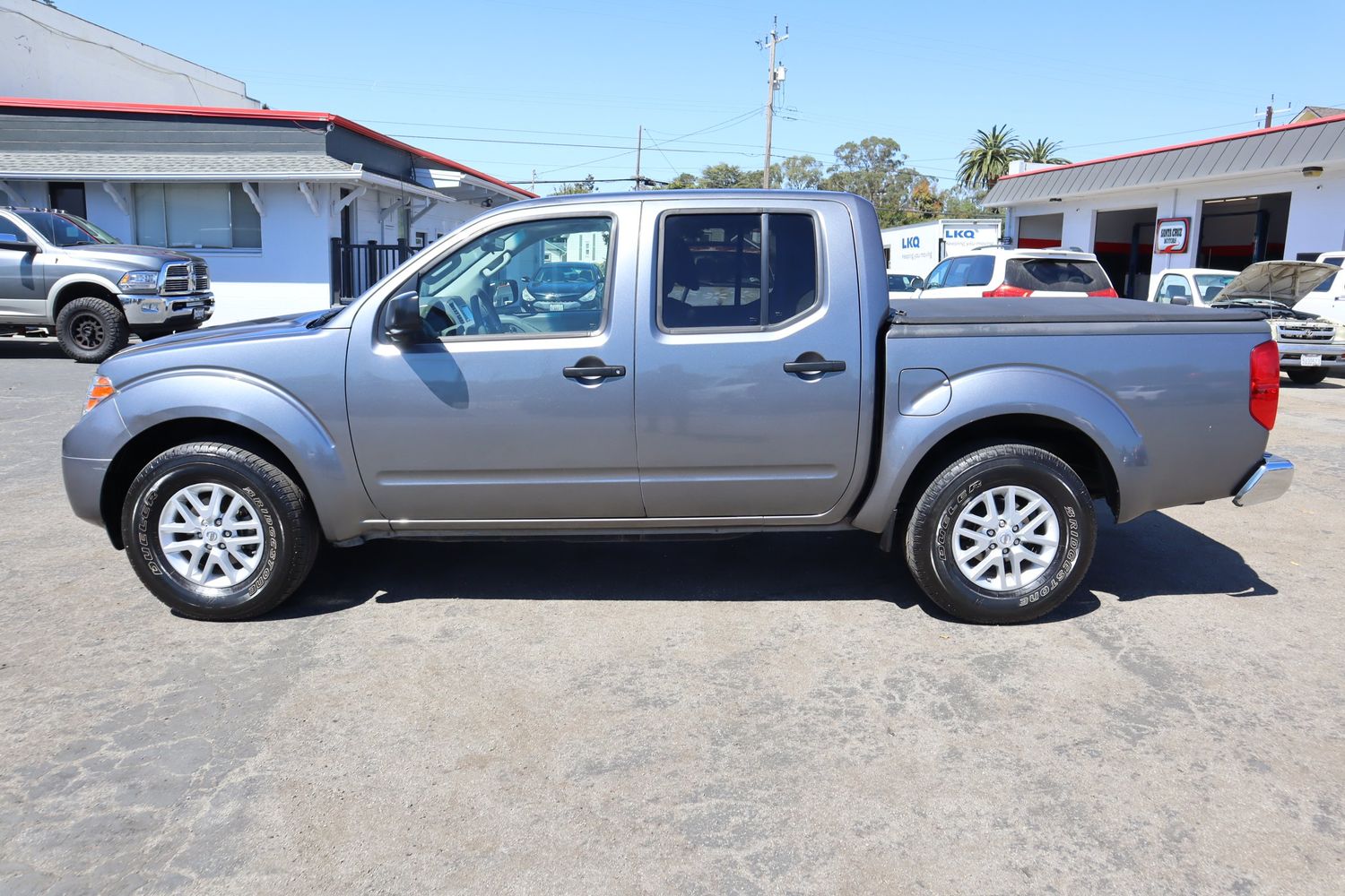 2016 Nissan Frontier SV photo 8