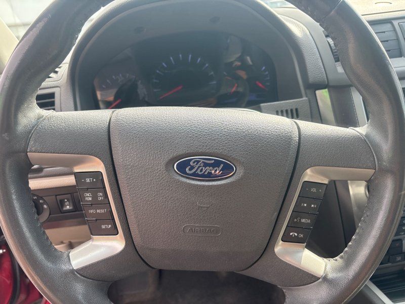 2011 Ford Fusion SEL photo 12