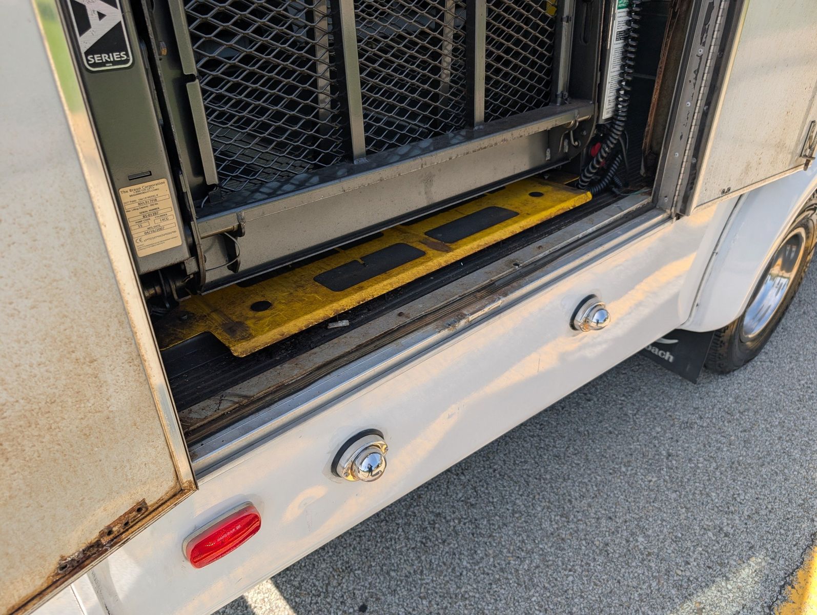 2007 Ford E-450 Cutaway 49