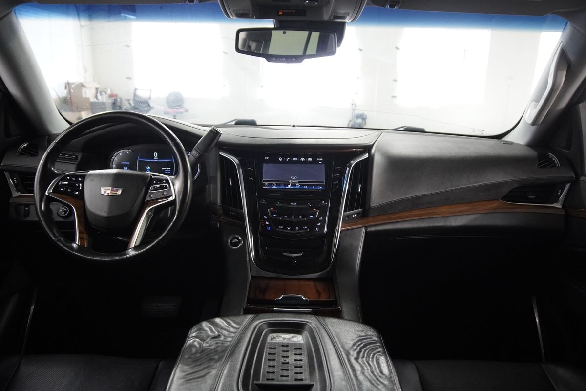 2016 Cadillac Escalade Luxury Collection