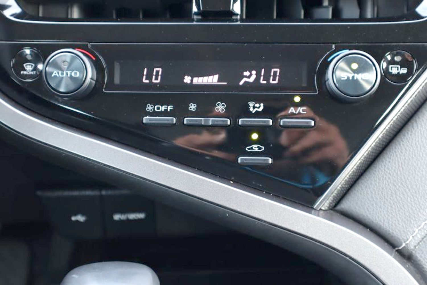 2021 Toyota Camry XSE photo 29