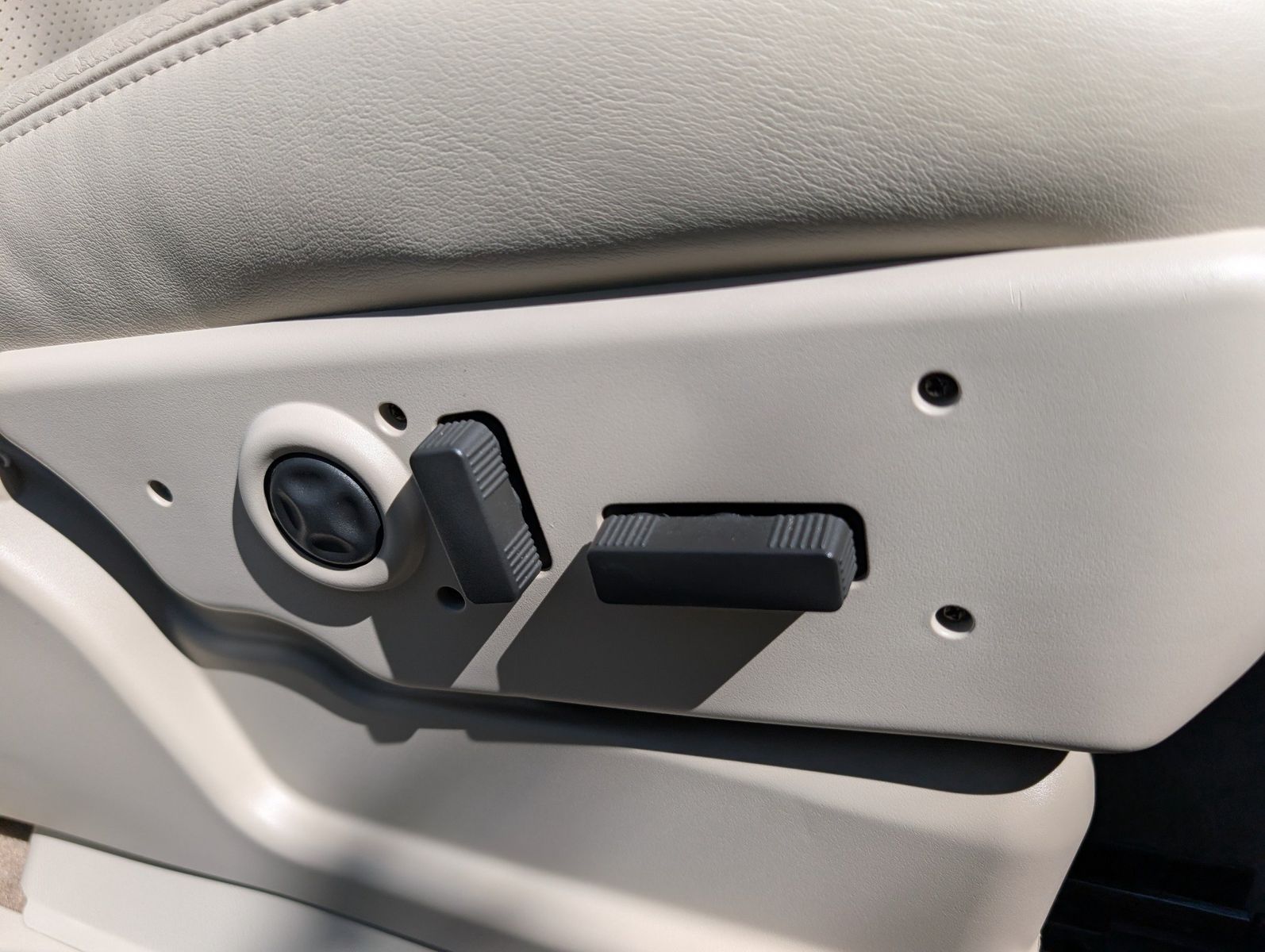 2004 Cadillac Escalade ESV 108