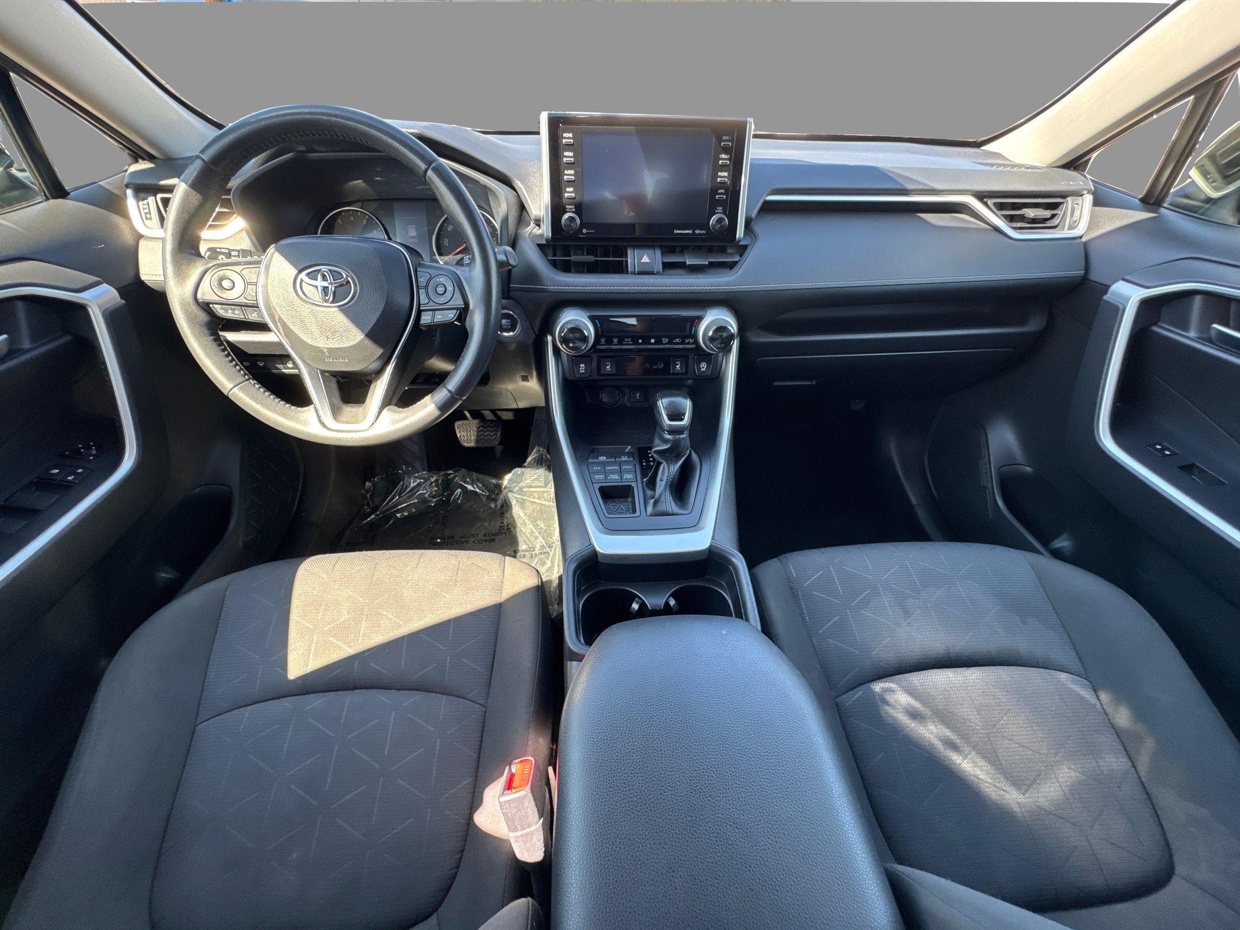2020 Toyota RAV4 XLE photo 25