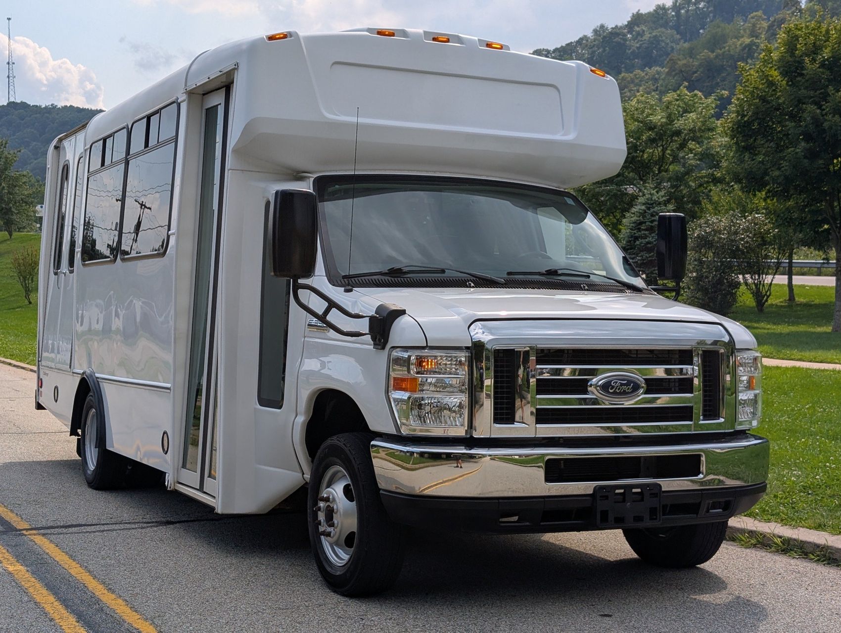 2016 Ford E-350 4