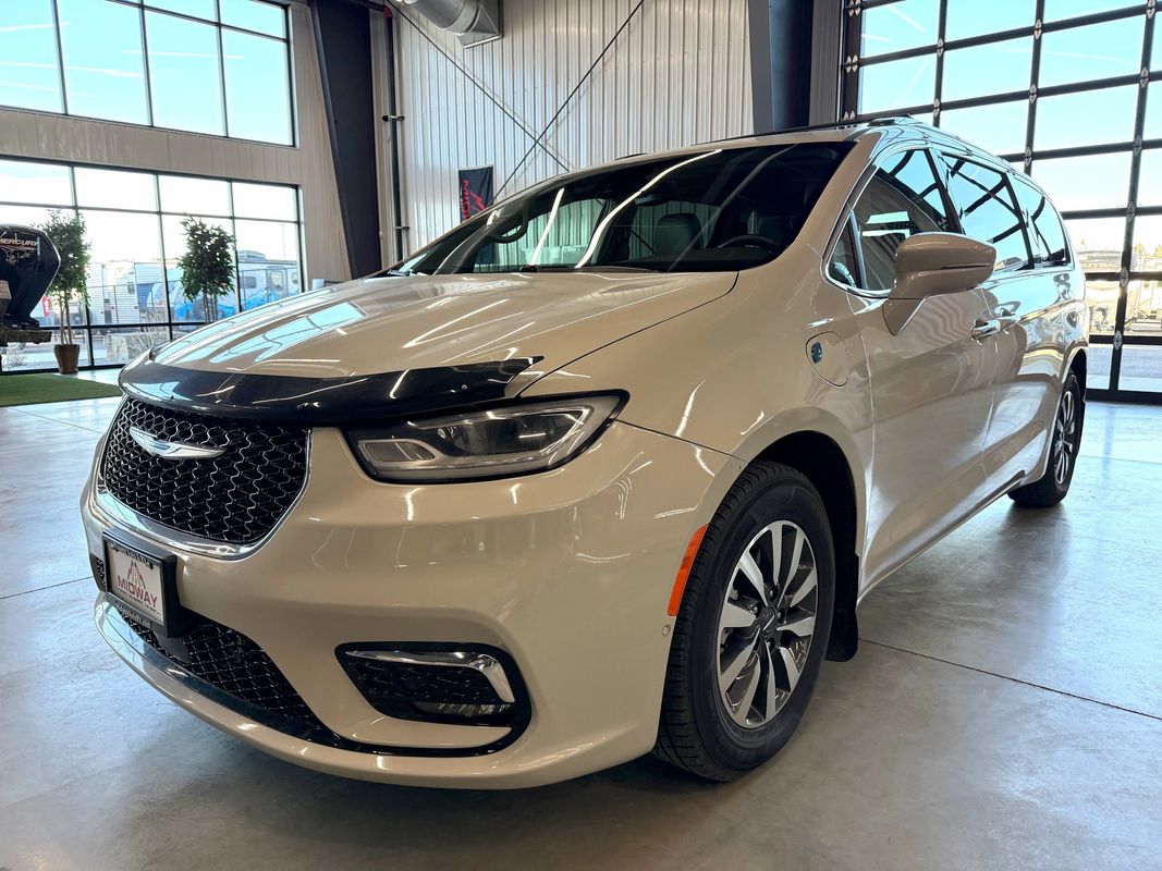 2021 Chrysler Pacifica Hybrid Touring L's photo