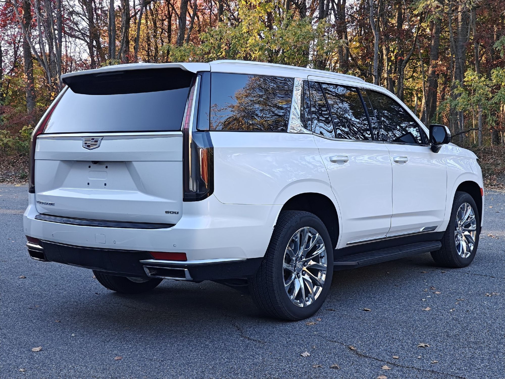 2022 Cadillac Escalade Luxury photo 3