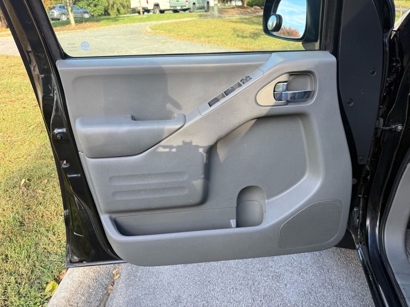 2016 Nissan Frontier SV photo 12