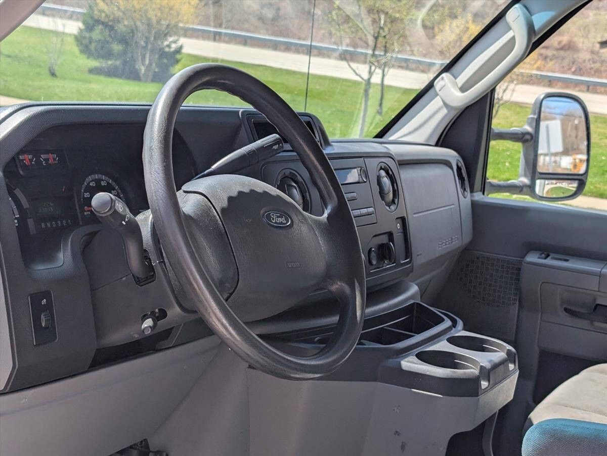 2014 Ford E-Series 74