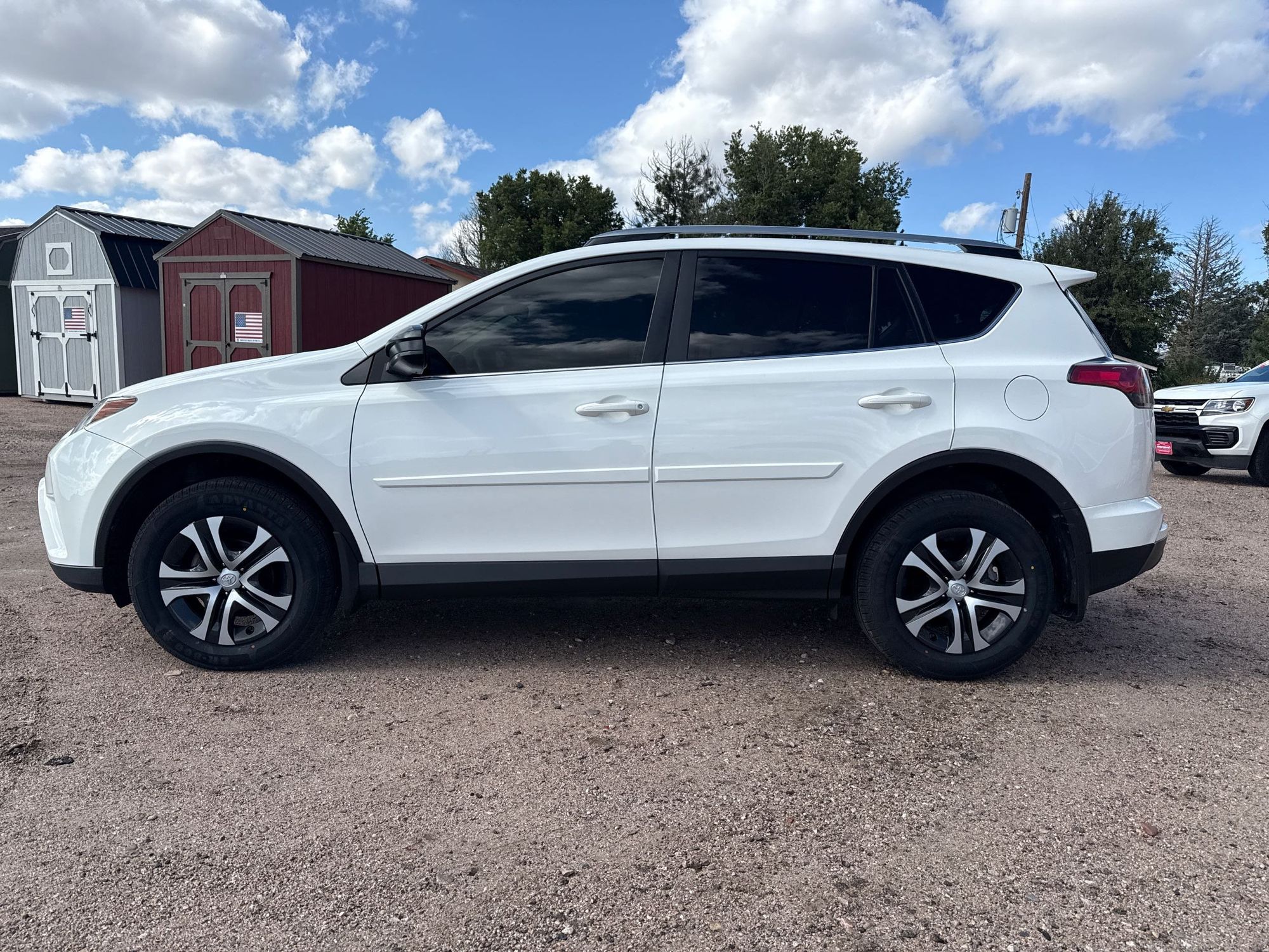 2018 Toyota RAV4 LE photo 4