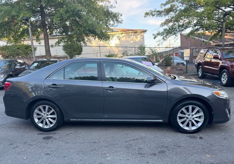 2012 Toyota Camry XLE photo 8
