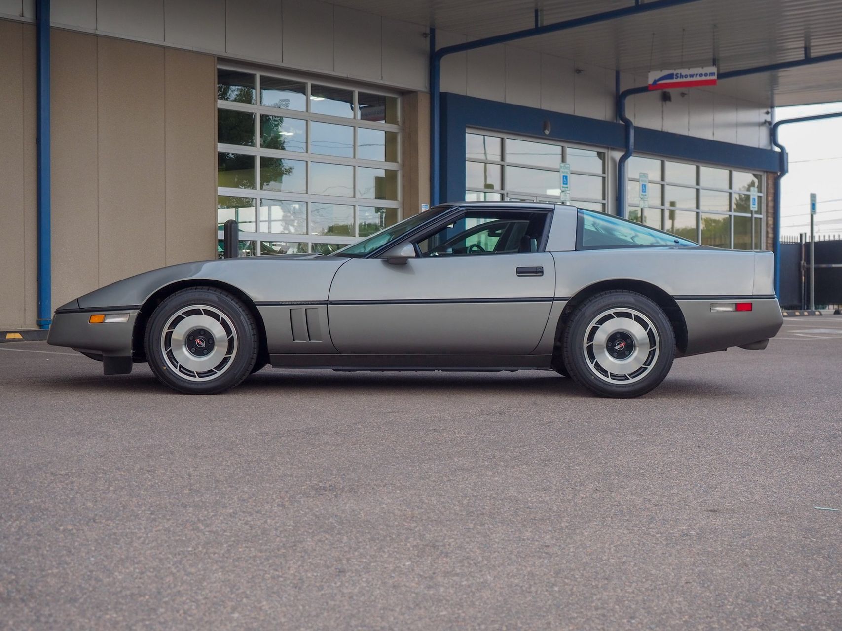1985 Chevrolet Corvette 12