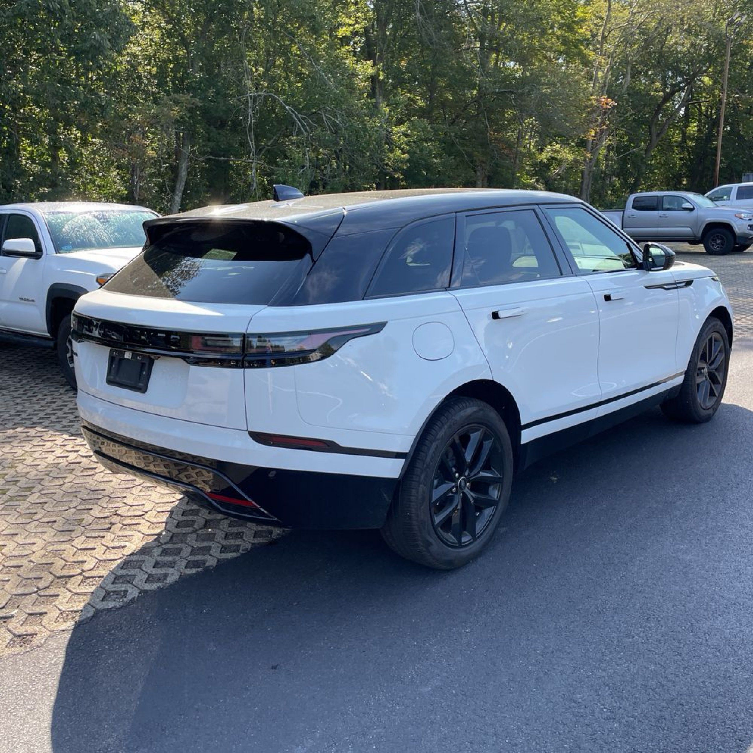 2024 Land Rover Range Rover Velar P250 Dynamic SE photo 3