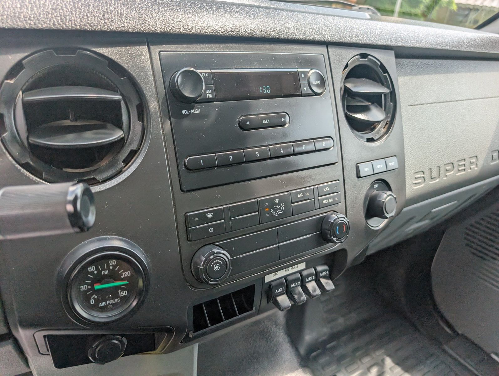 2015 Ford F-750 131