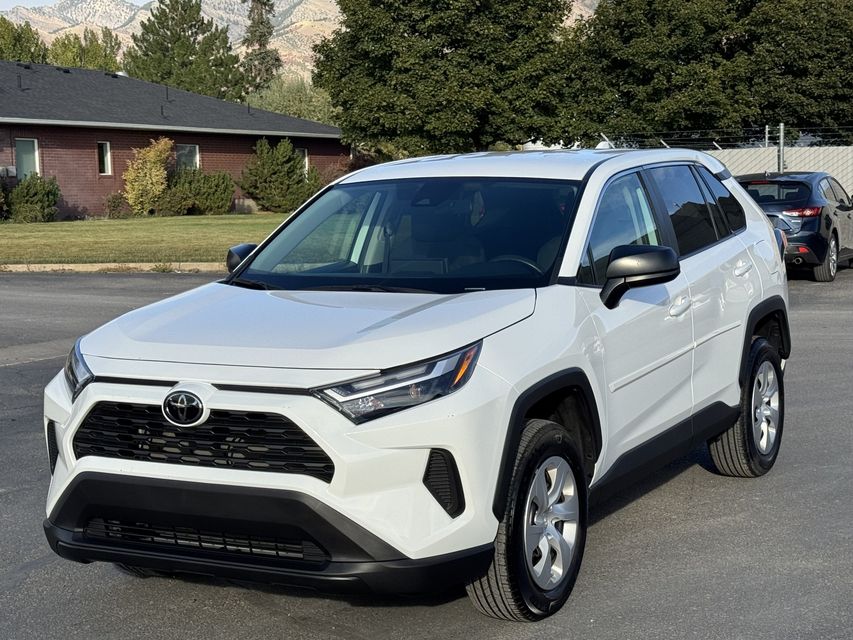 2024 Toyota RAV4 — LE, photo 1 of 15