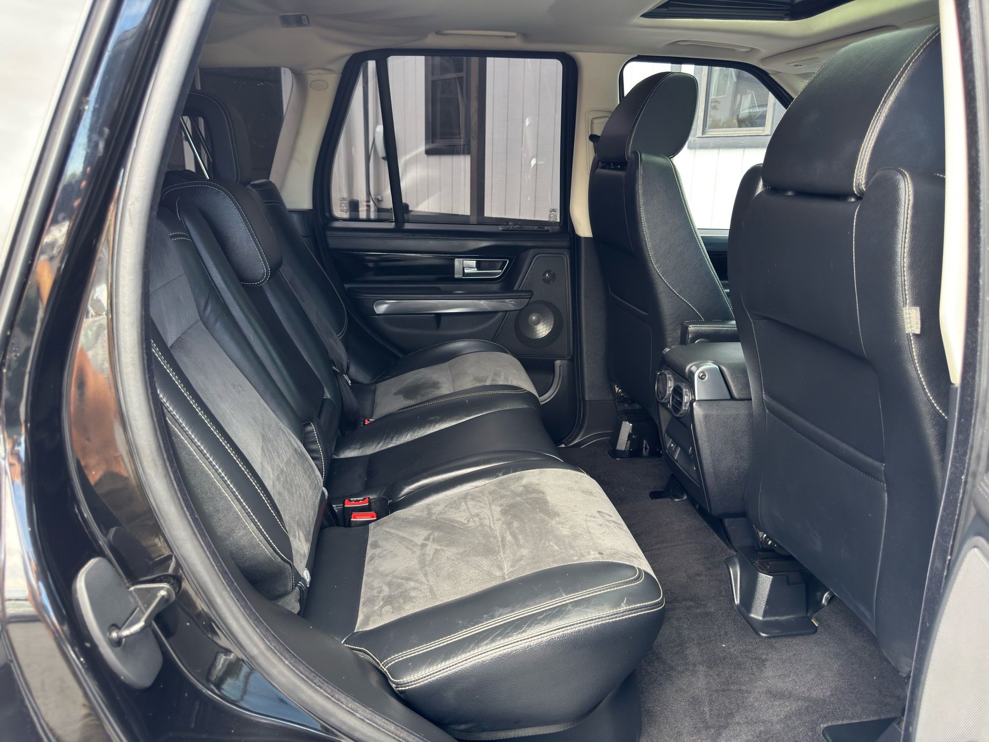 2010 Land Rover Range Rover Sport HSE photo 17