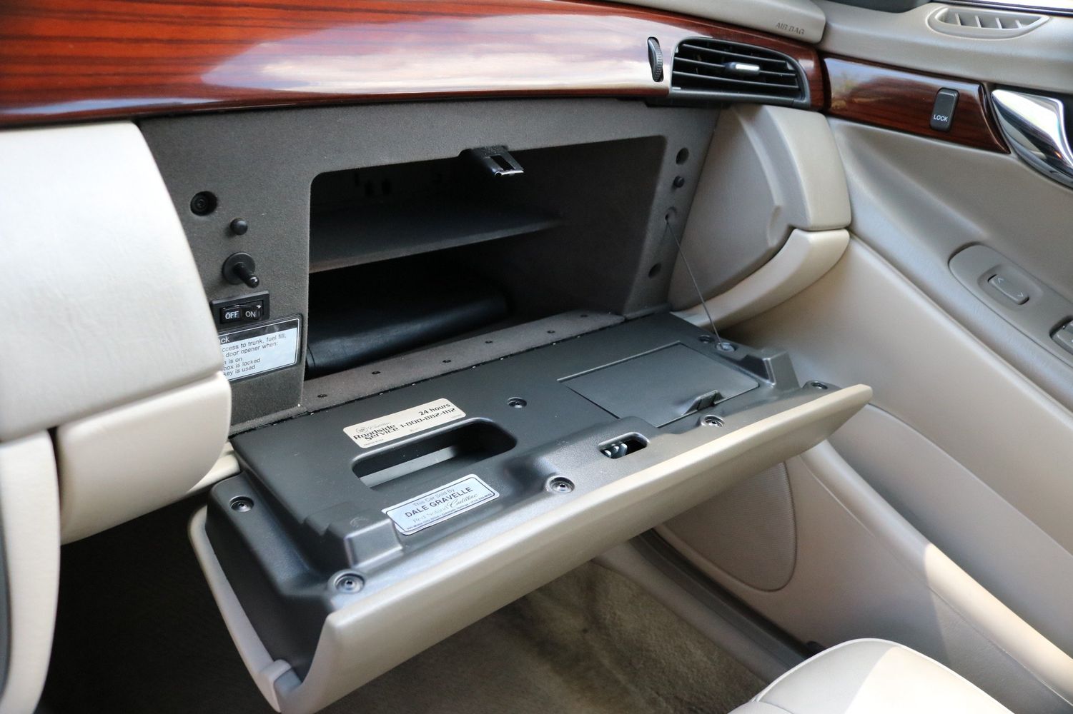 2005 Cadillac DeVille DHS Victory Motors of Colorado