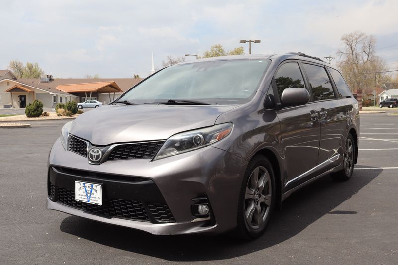 Sienaページ New 2023 Toyota Sienna Hybrid XSE 7-Passenger AWD for Sale