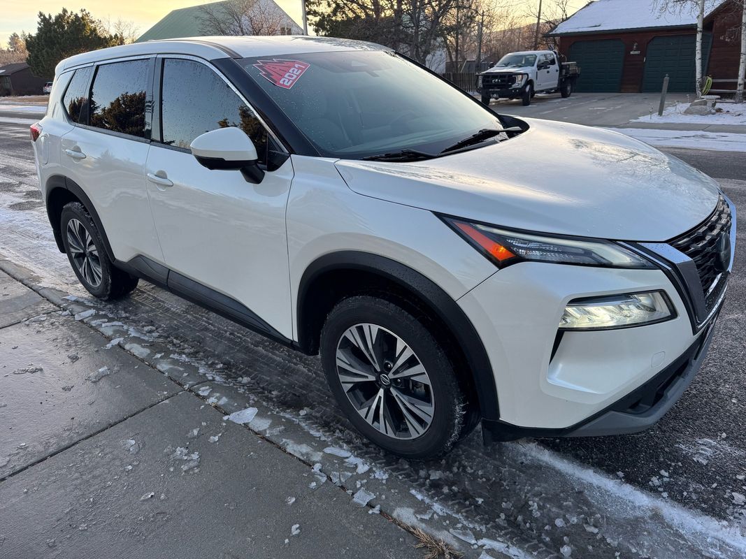 2021 Nissan Rogue SV's photo