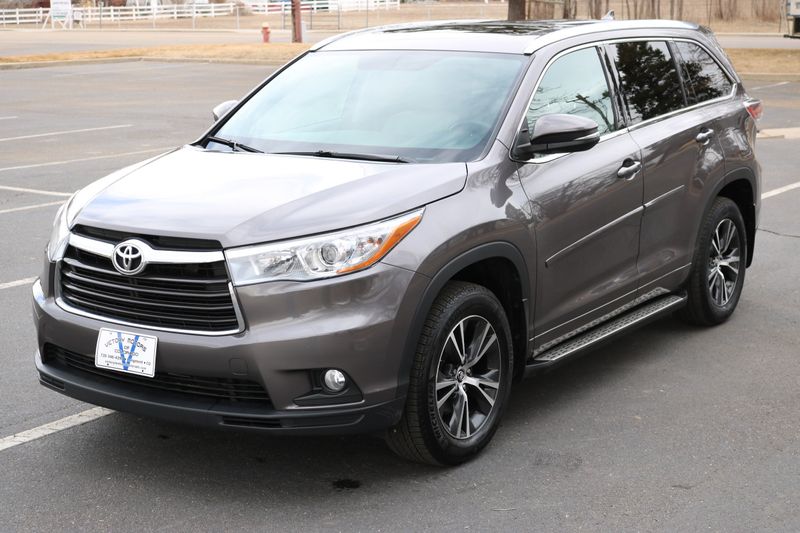 2016 Toyota Highlander Photos