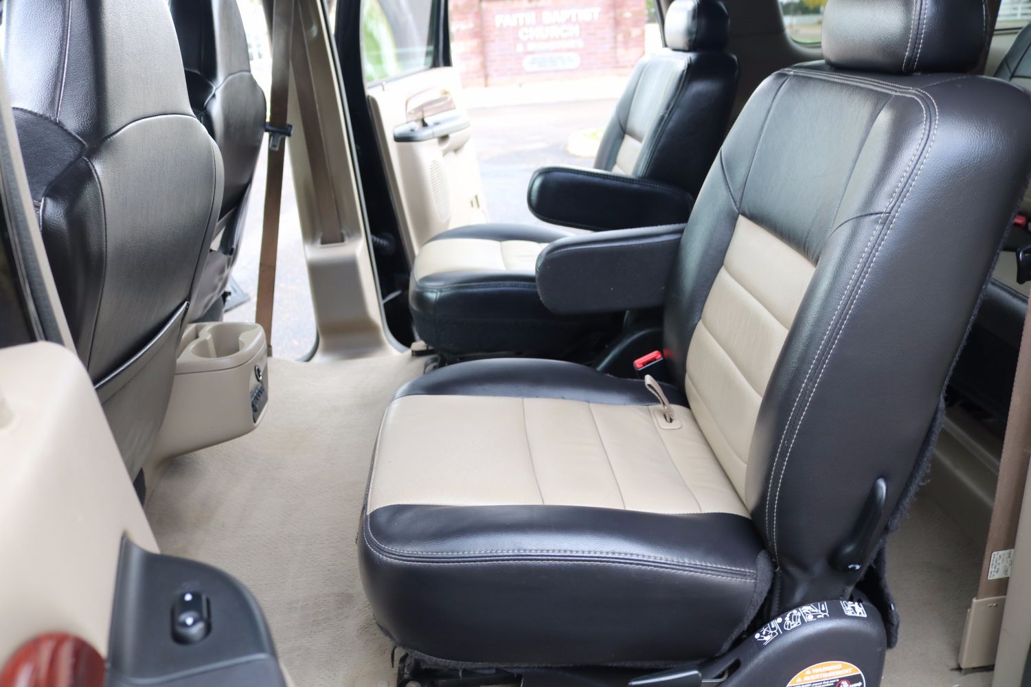 2005 excursion eddie bauer seats