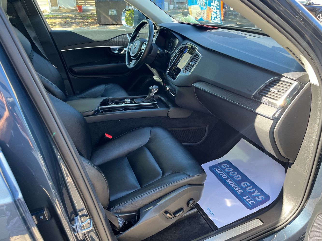 2020 Volvo XC90 T5 Momentum photo 18