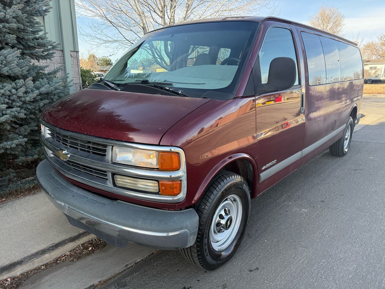 2000 Chevrolet Express Base's photo