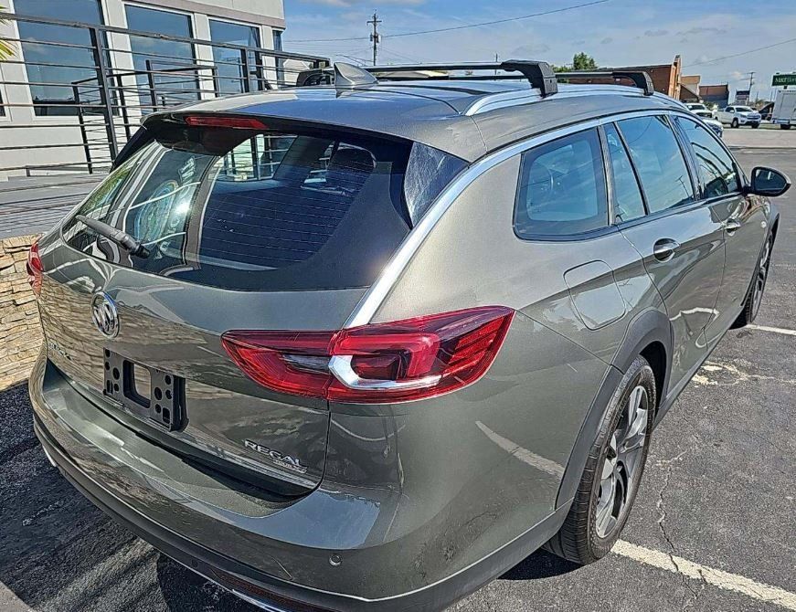 2018 Buick Regal TourX Essence photo 3