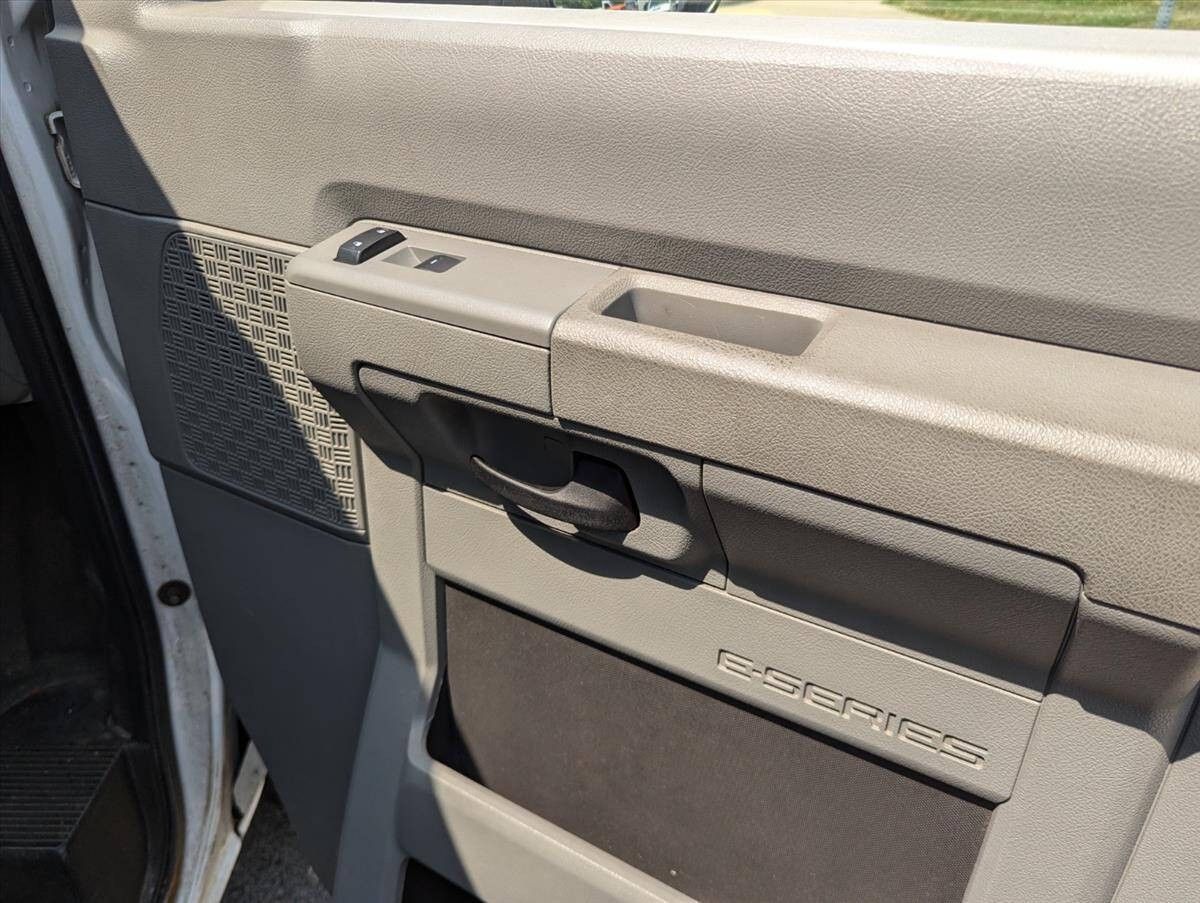 2016 Ford E-Series 23