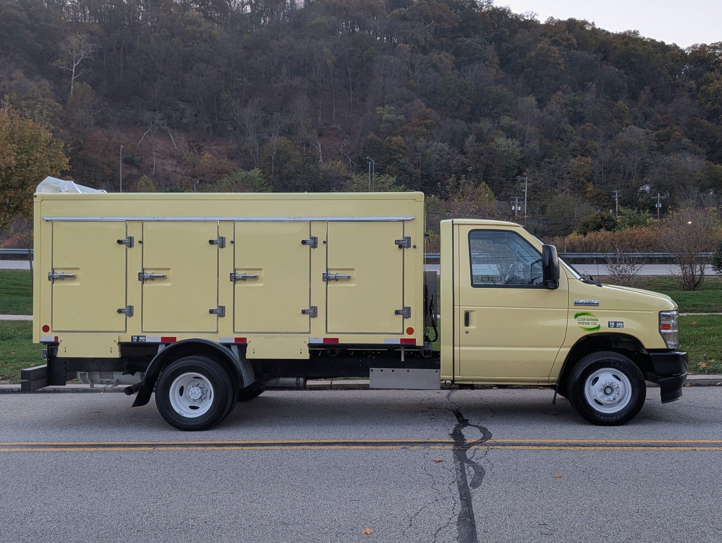 2022 Ford E-450 photo 3