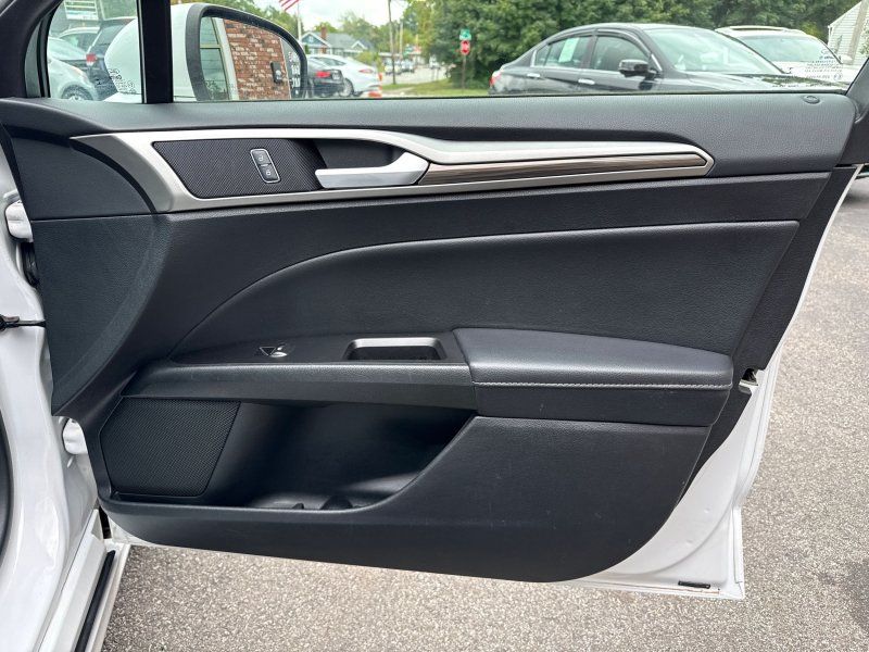 2018 Ford Fusion Hybrid SE photo 15