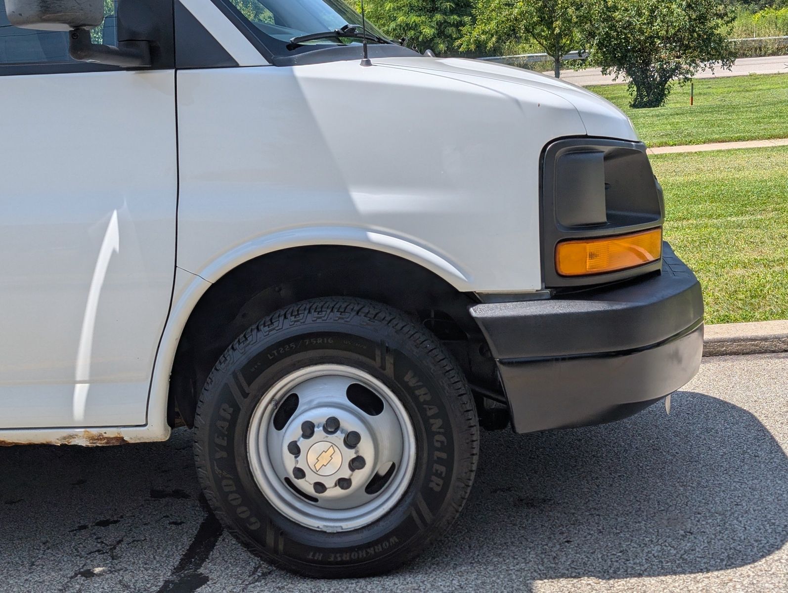 2009 Chevrolet Express Cutaway 15