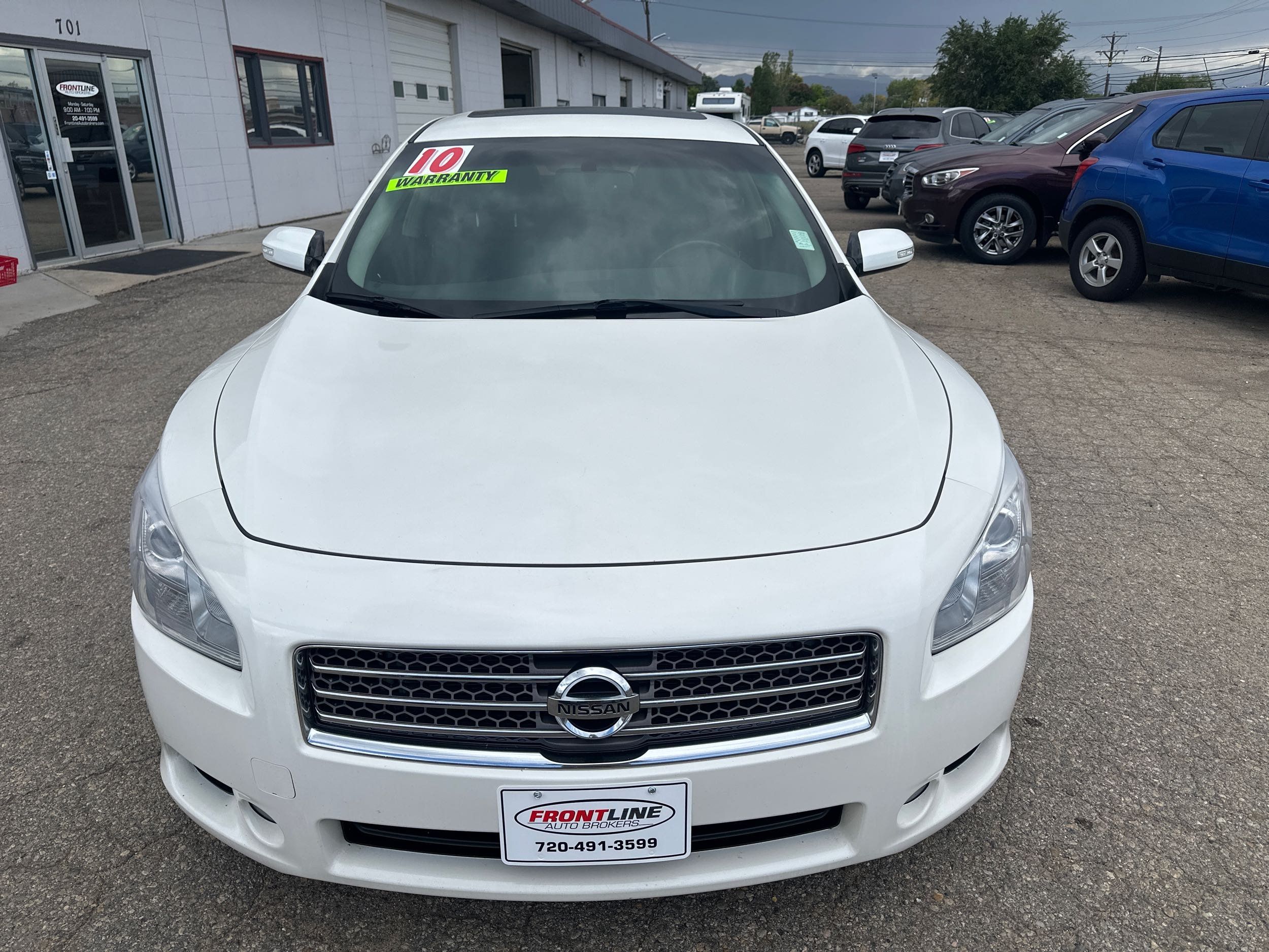 2010 Nissan Maxima SV photo 2