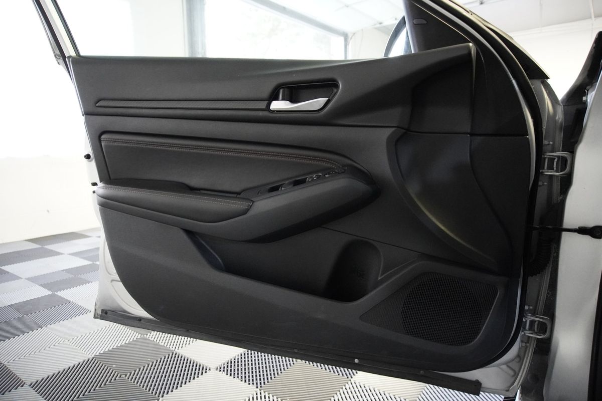 2020 Nissan Altima SR FWD