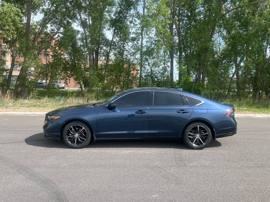 2023 Honda Accord Hybrid EX-L w/o BSI's photo