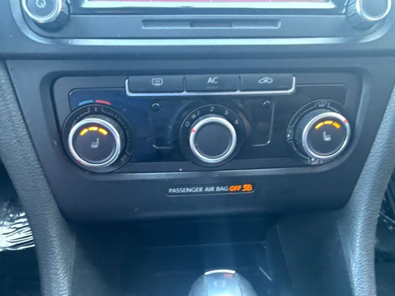 2012 Volkswagen Jetta SportWagen 2.5L SE photo 26