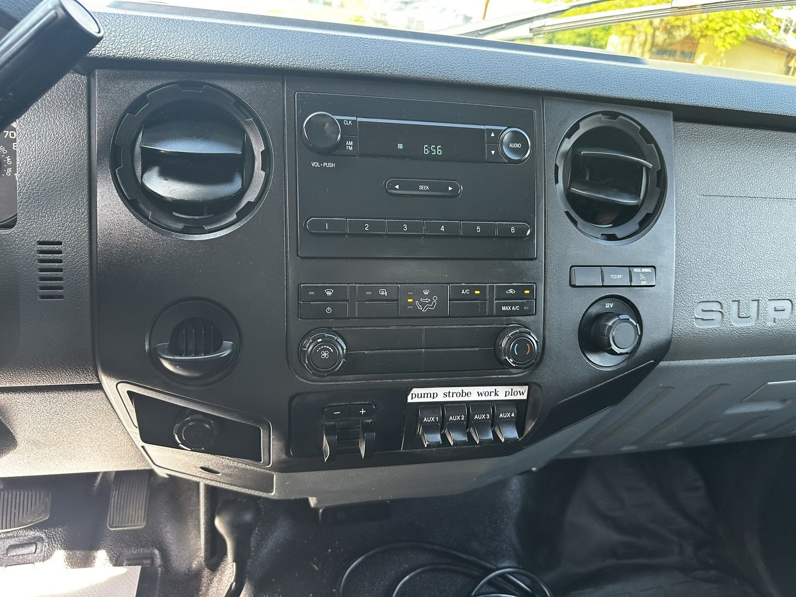 2014 Ford F-550 Chassis 38