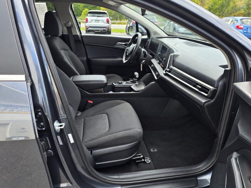 2023 Kia Sportage LX - Photo 14