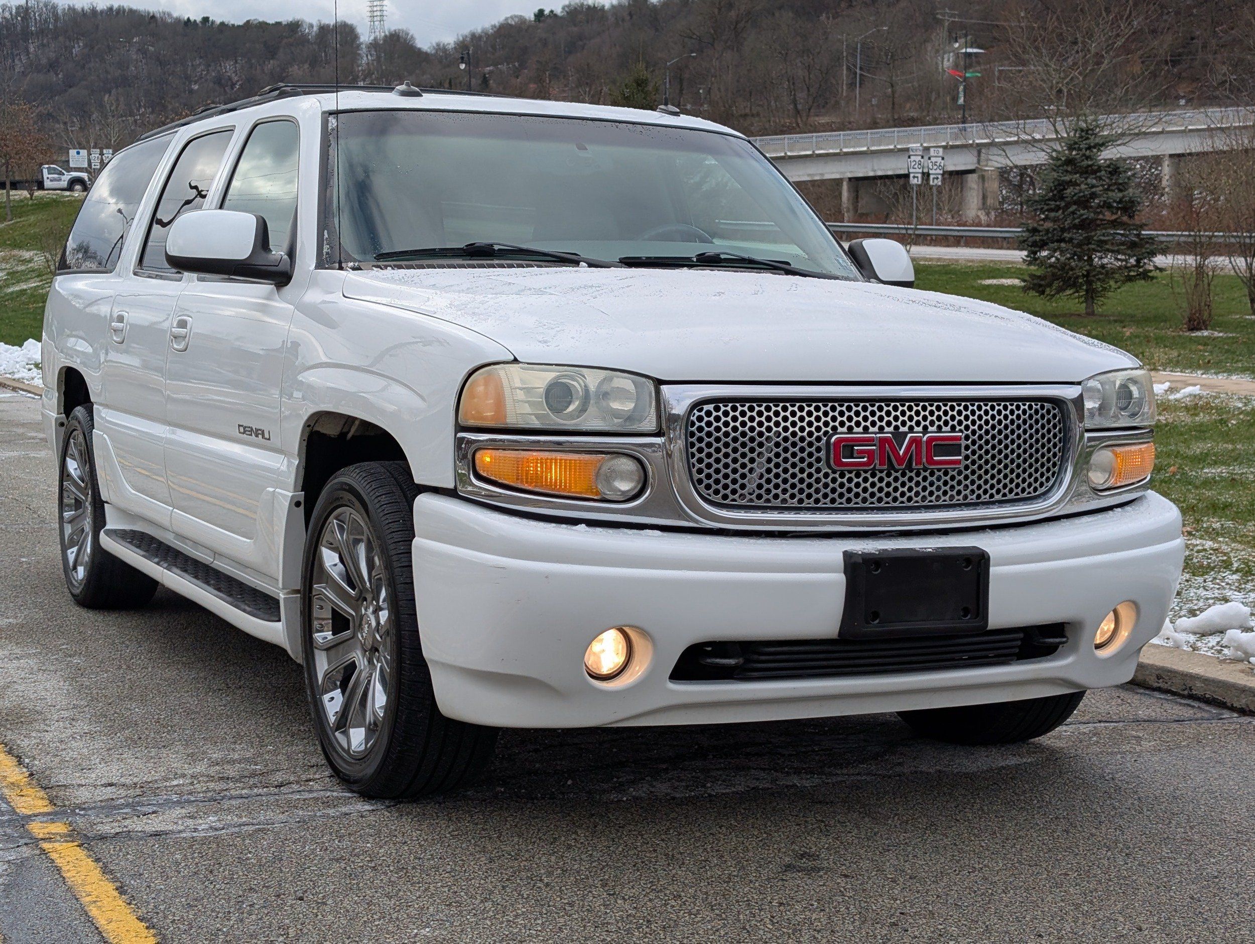2003 GMC Yukon XL Base's photo