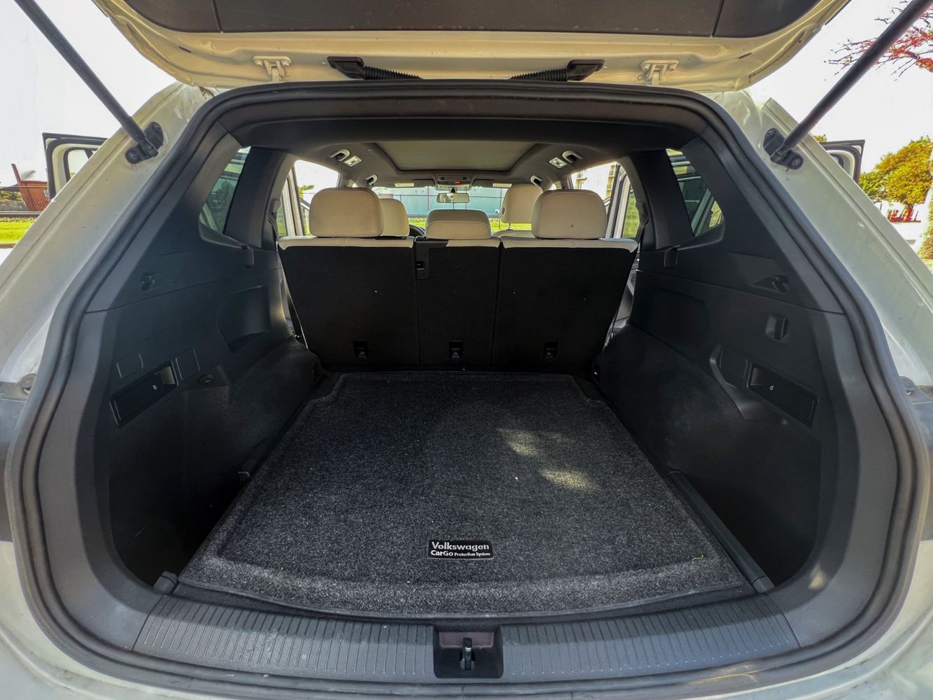 2020 Volkswagen Tiguan SE R-Line Black photo 4