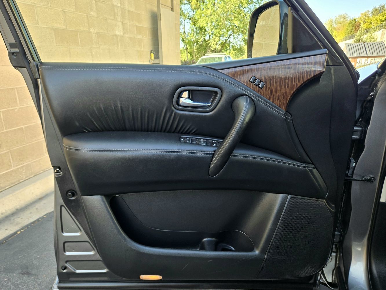 2018 Nissan Armada SL photo 21